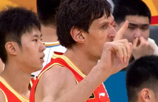 包含亚洲篮球锦标赛上一场备受瞩目的对决悬念重重的词条