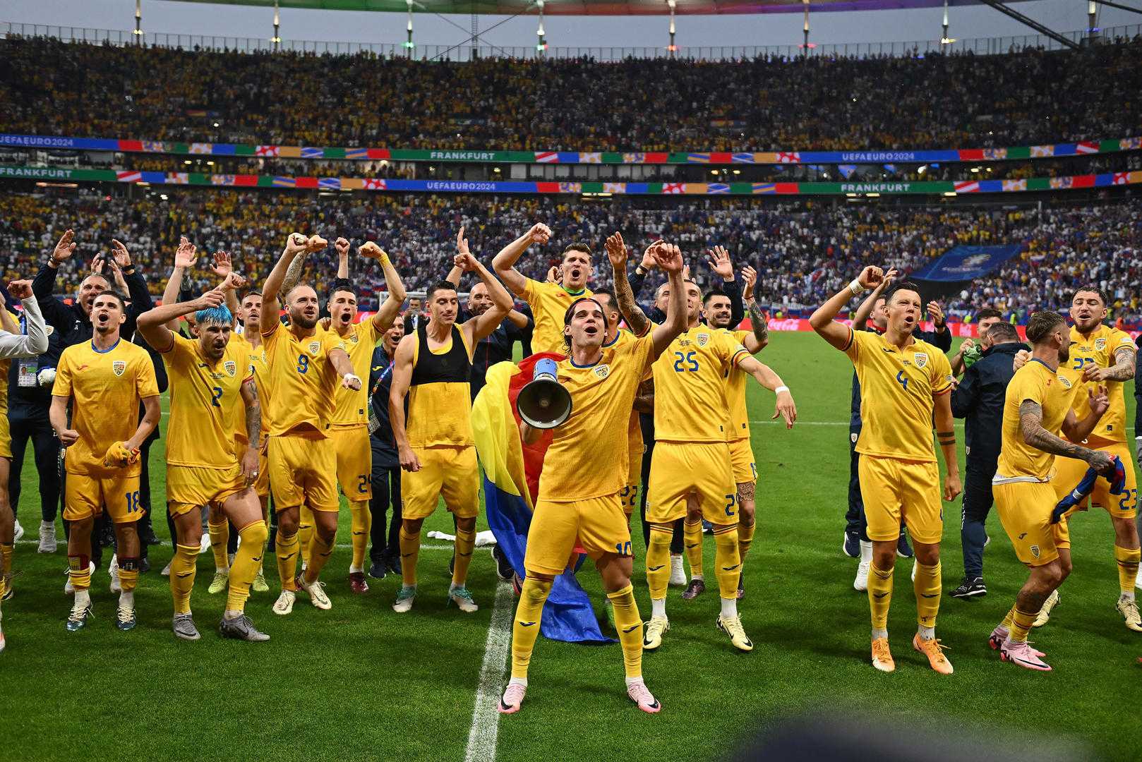 包含克罗地亚险胜斯洛文尼亚，小组出线前景坚挺的词条