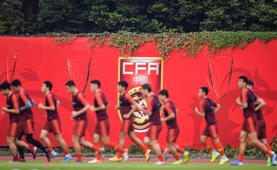 包含北京队面临意外伤病潮，教练组展开危机处理的词条