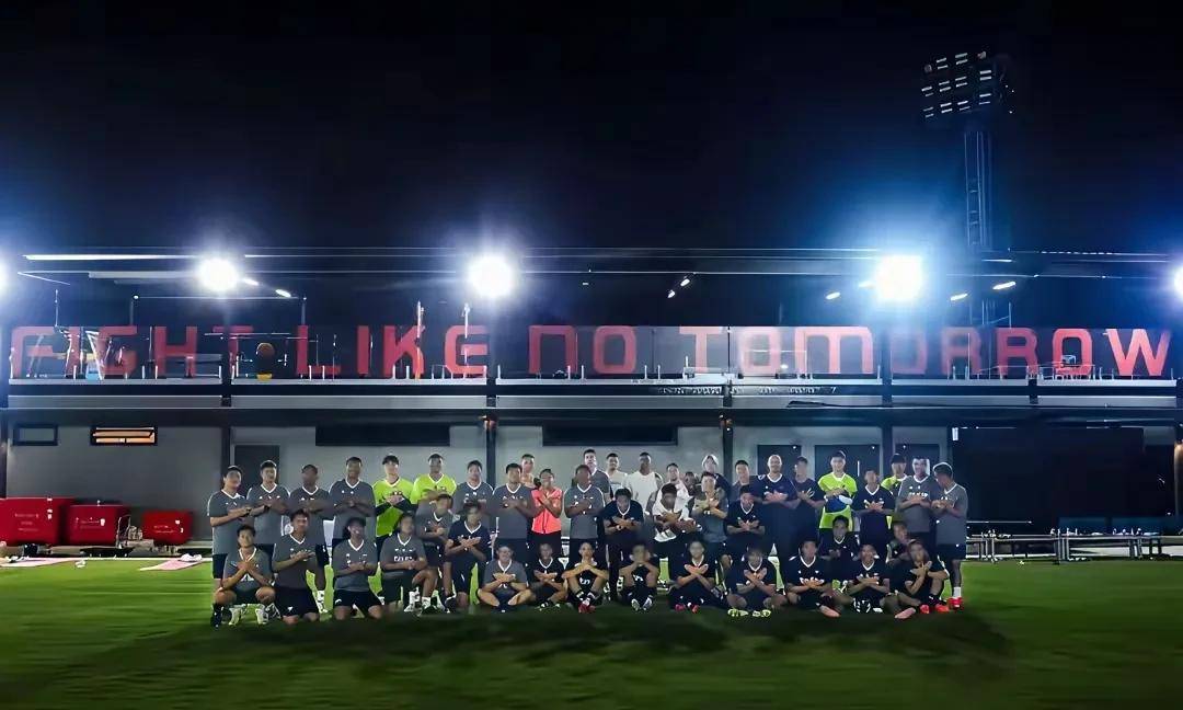 包含亚冠比赛即将开启，球迷热情等待的词条