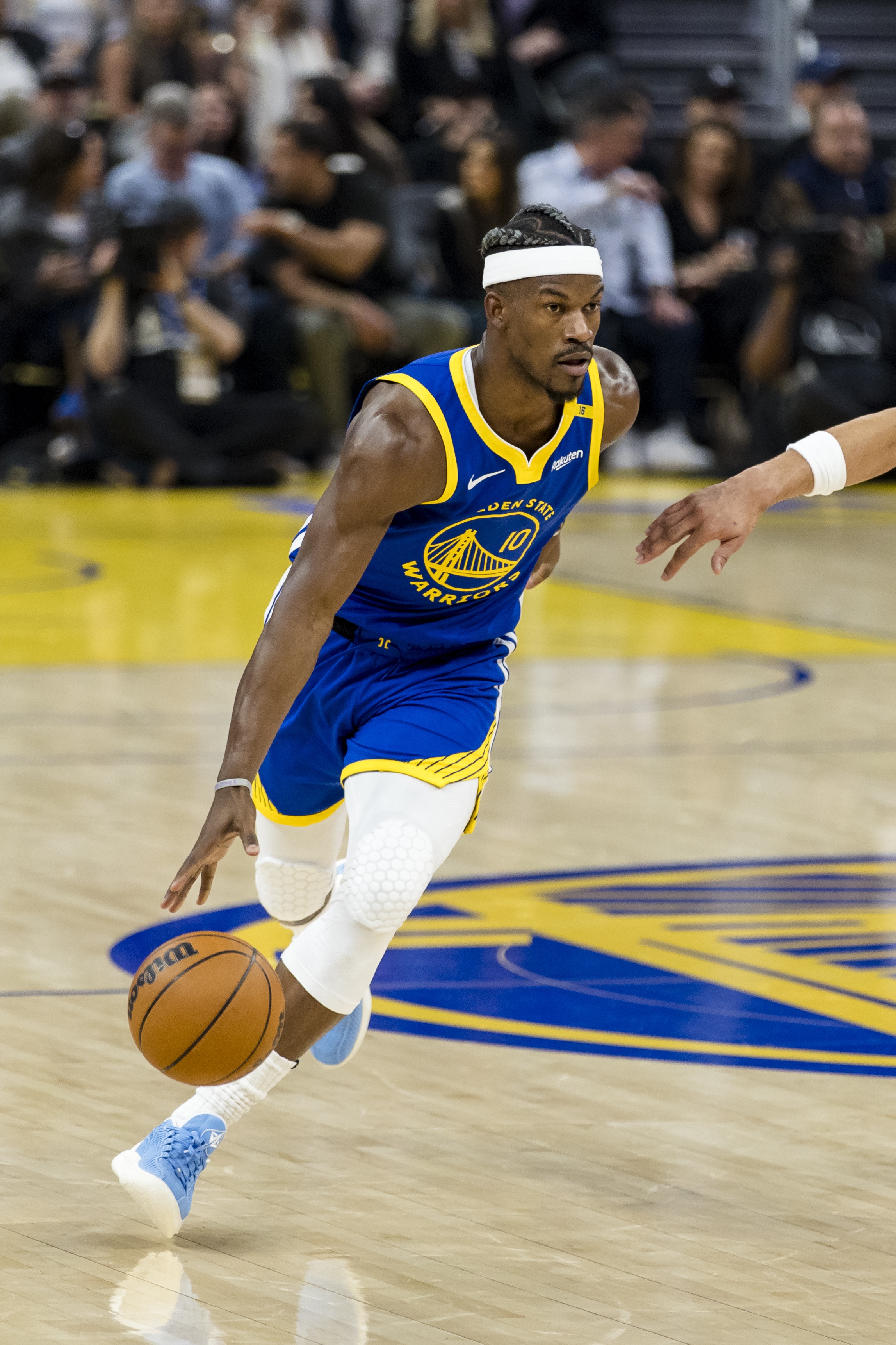 包含顶尖球员特写：勇士队掌控比赛打破记录连胜创历史的词条