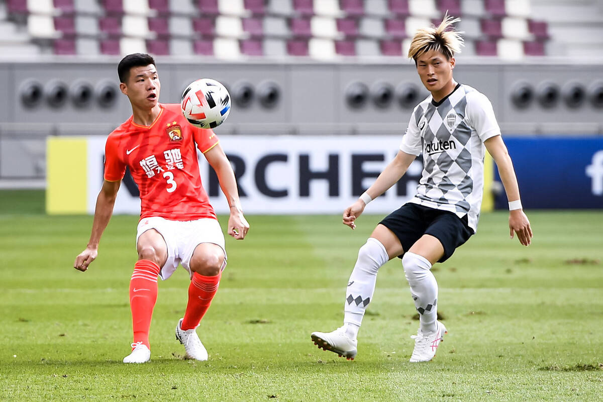 包含后卫铁闸出场，稳固球队防线的词条