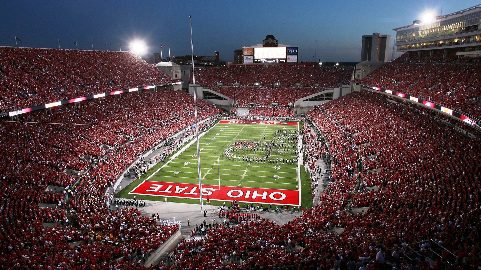 赛道与球场，霍勒迪的双重征服